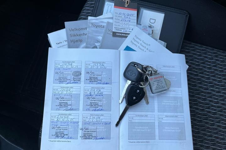 Hvid Toyota Yaris fra 2014