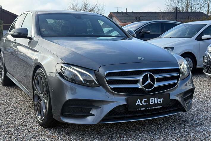 Grå Mercedes E220 d fra 2017