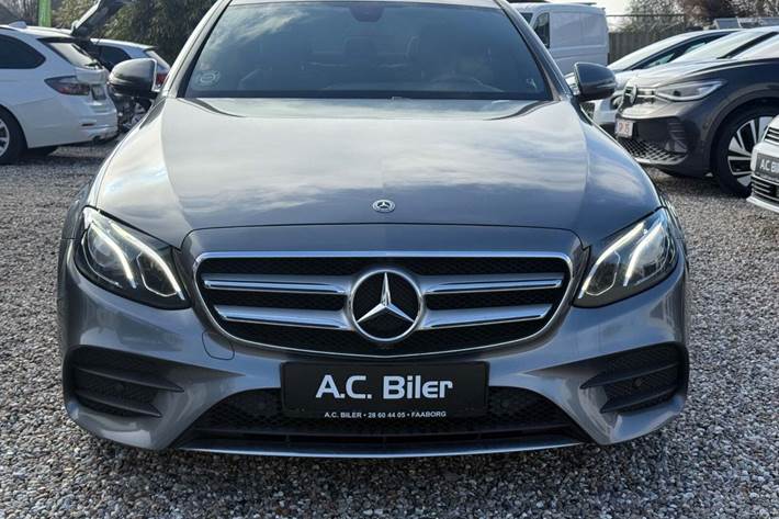 Grå Mercedes E220 d fra 2017