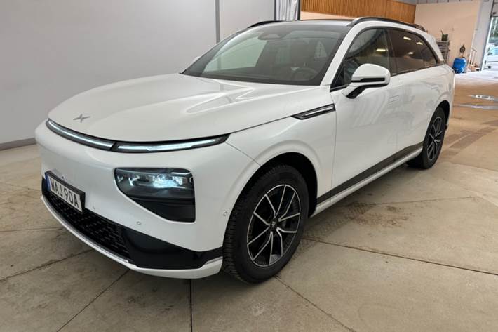 Hvid Xpeng G9 fra 2023