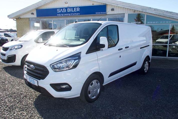 Hvid Ford Transit Custom 340 L2 fra 2022 set udefra