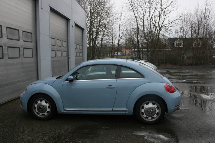 Blå VW Beetle fra 2014