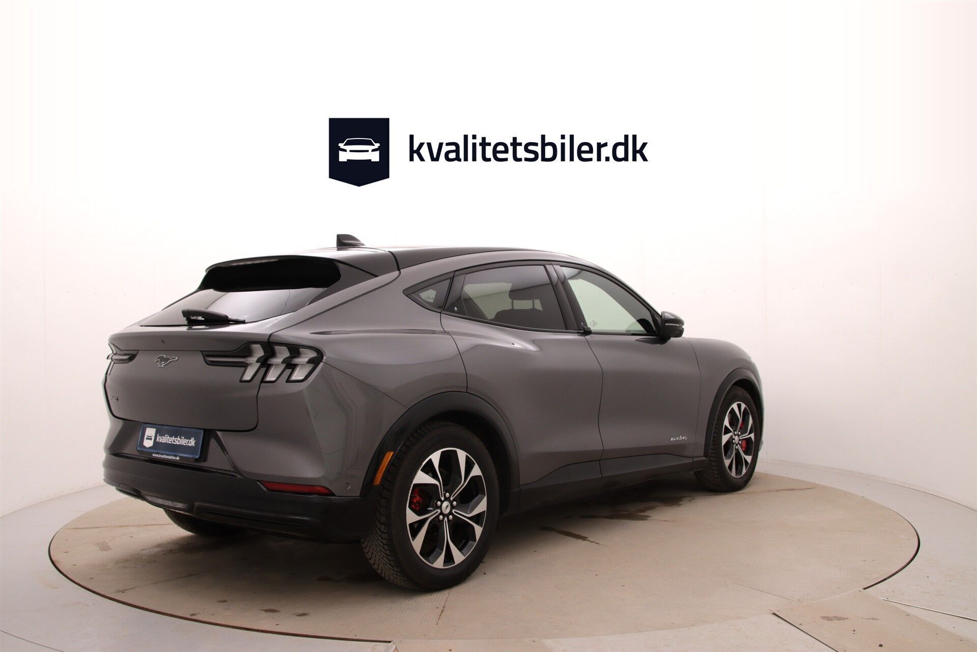 Grå Ford Mustang Mach-E fra 2021
