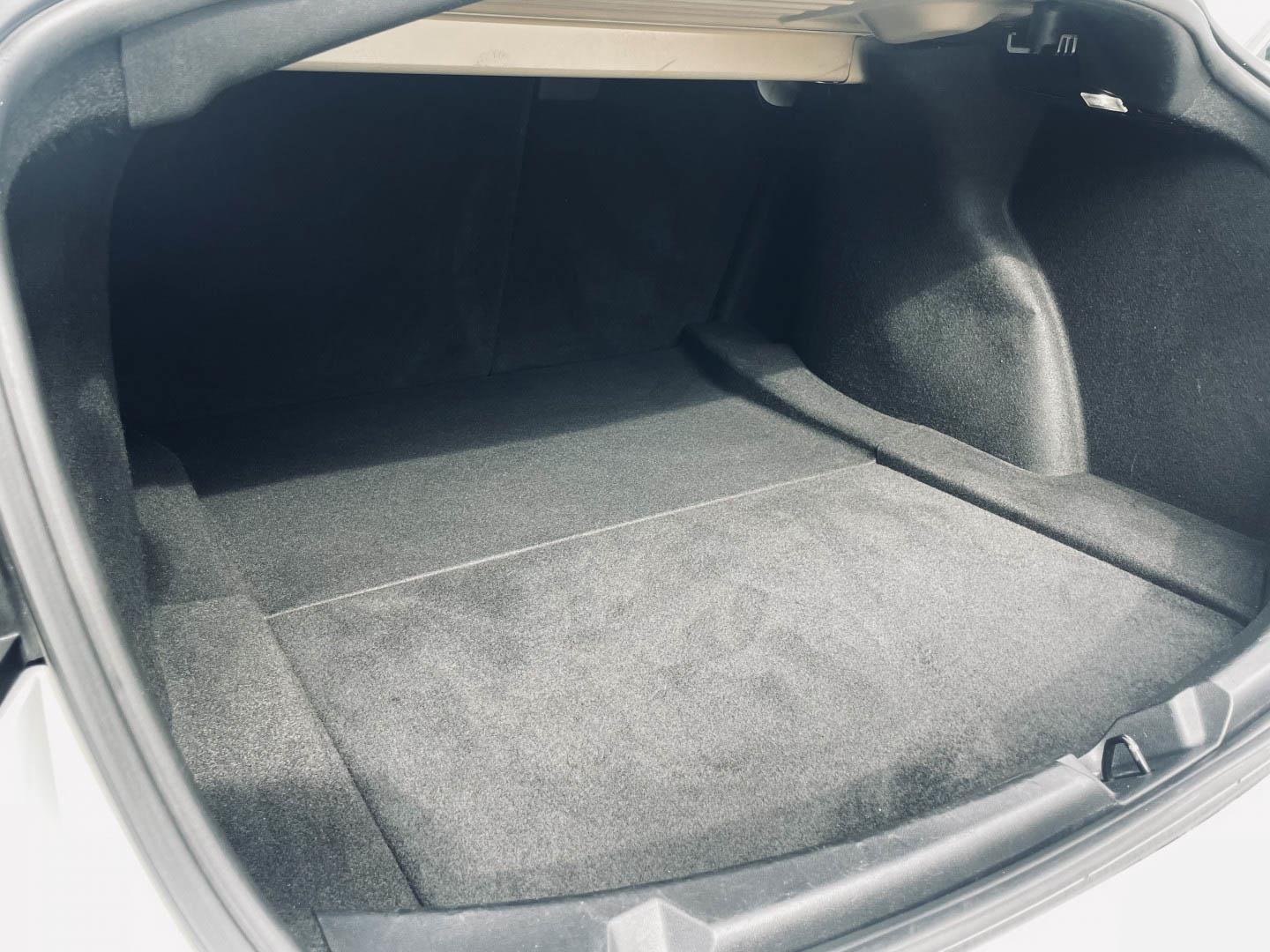 Hvid Tesla Model 3 fra 2020