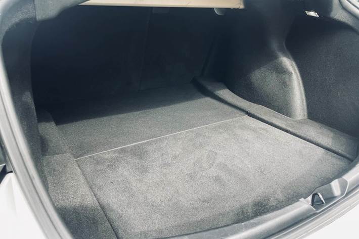 Hvid Tesla Model 3 fra 2020