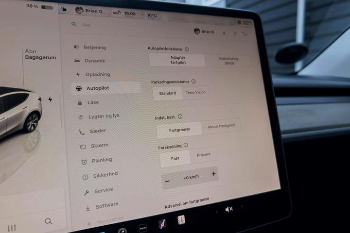 Hvid Tesla Model Y fra 2022