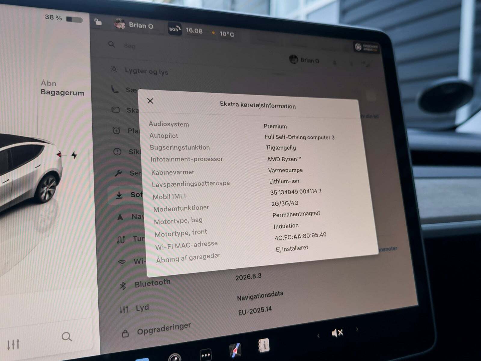 Hvid Tesla Model Y fra 2022