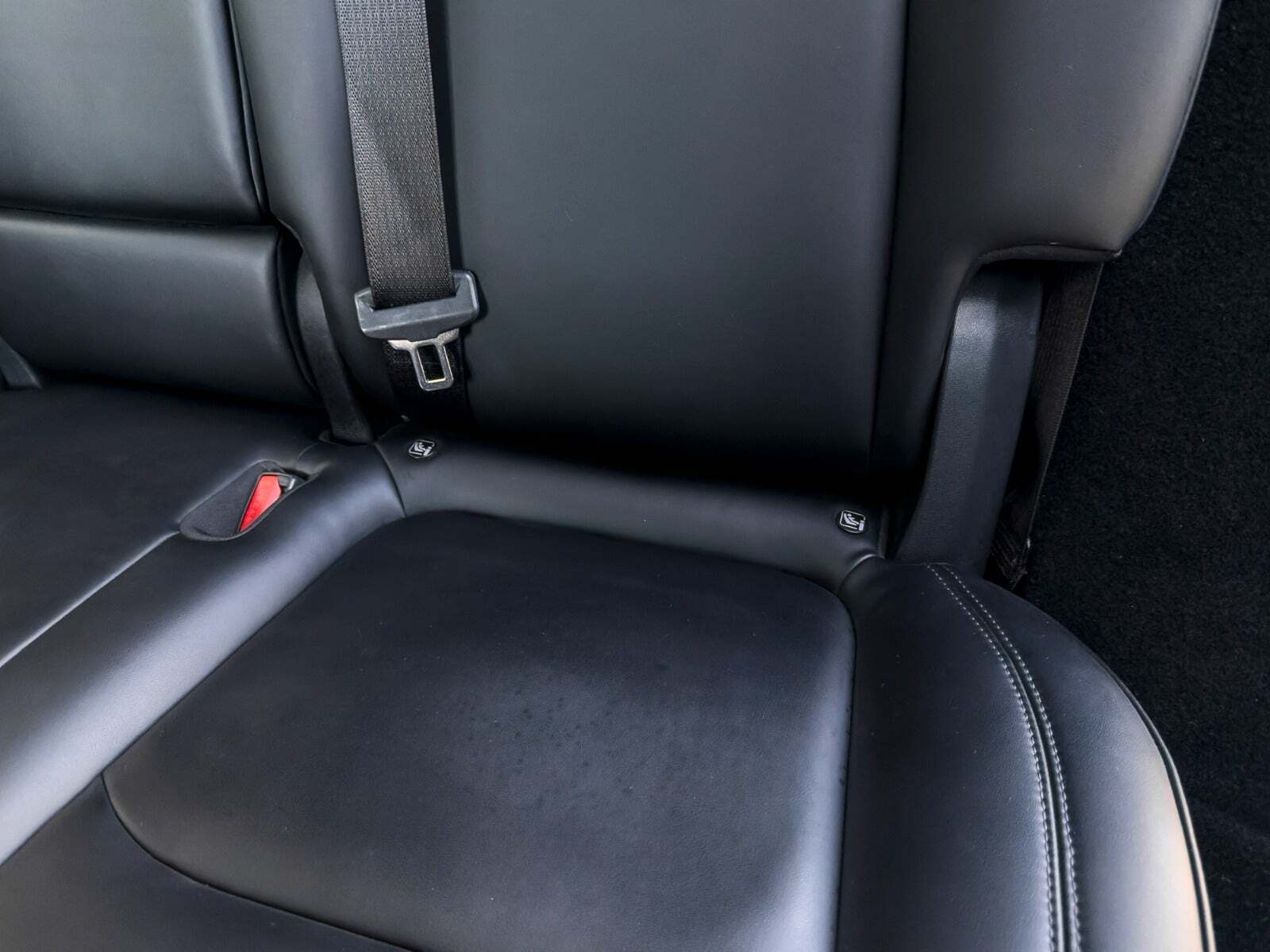 Hvid Tesla Model Y fra 2022