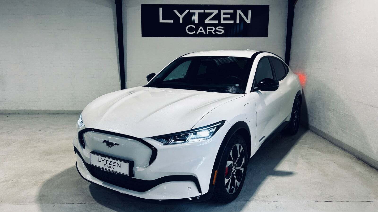 Ford Mustang Mach-E 68 Premium Standard Range AWD