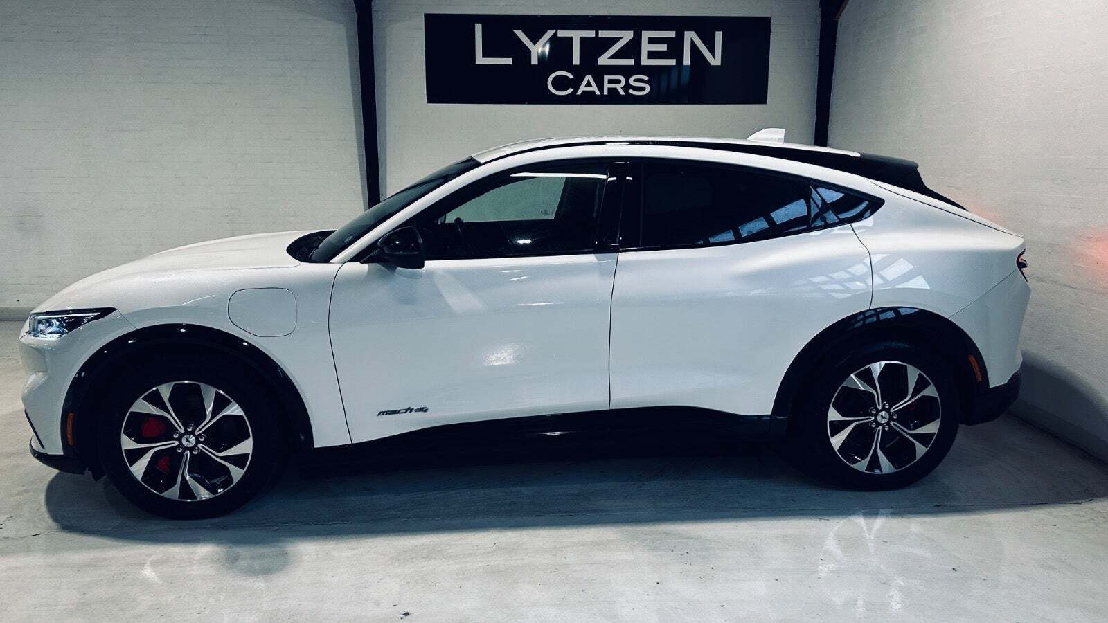 Ford Mustang Mach-E 68 Premium Standard Range AWD