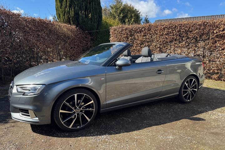 Grå Audi A3 Cabriolet fra 2018