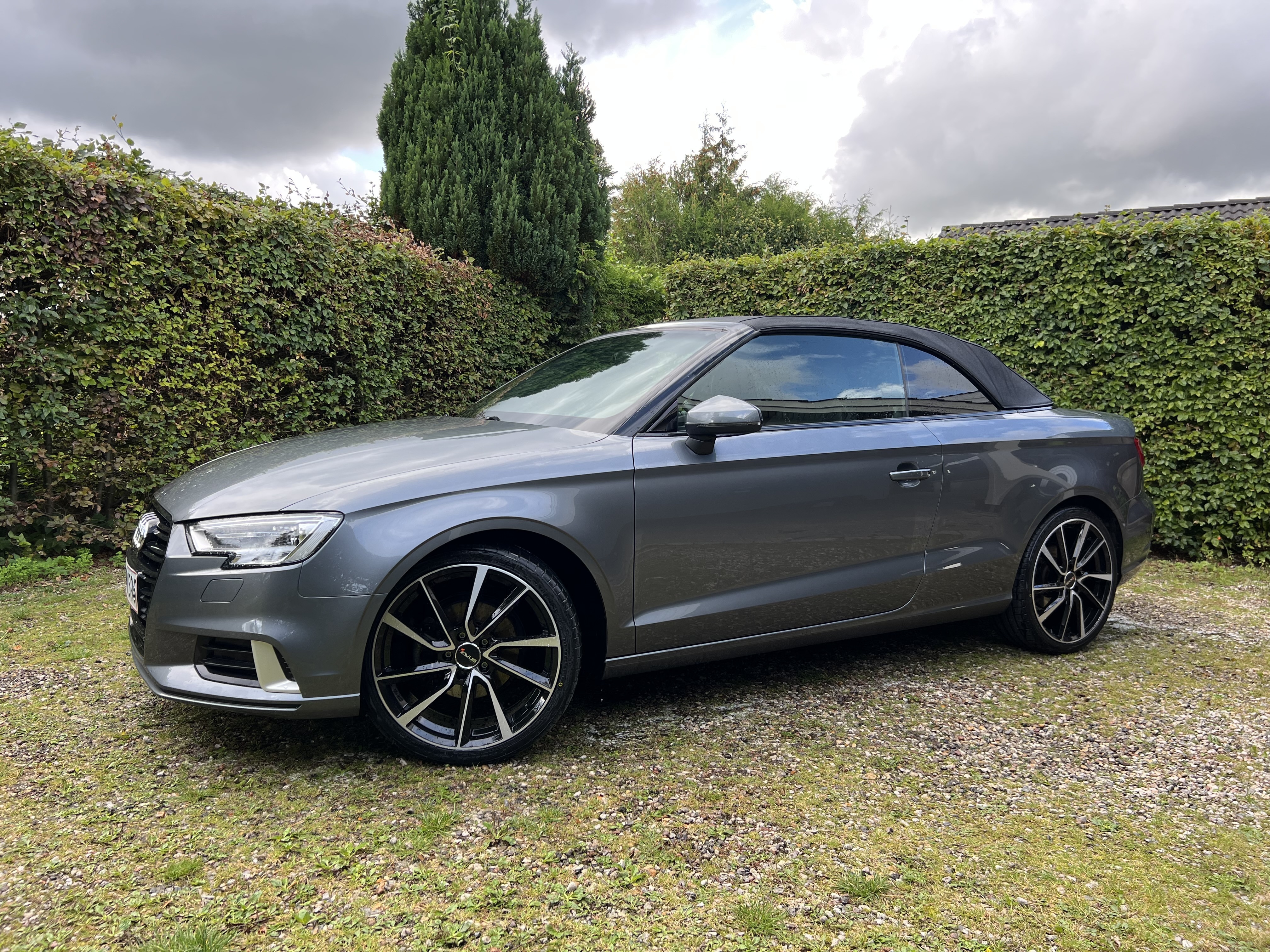 Grå Audi A3 Cabriolet fra 2018