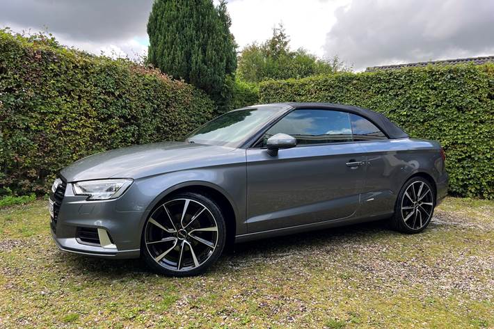 Grå Audi A3 Cabriolet fra 2018