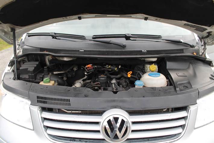 Sølv VW Multivan fra 2006