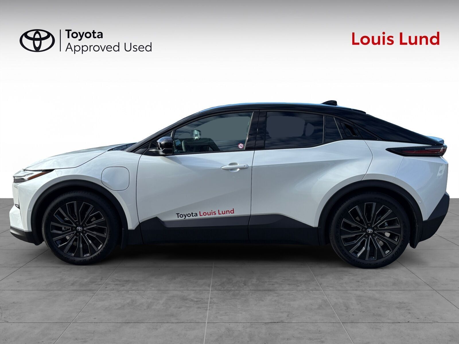 Hvid Toyota C-HR+ fra 2026 set udefra