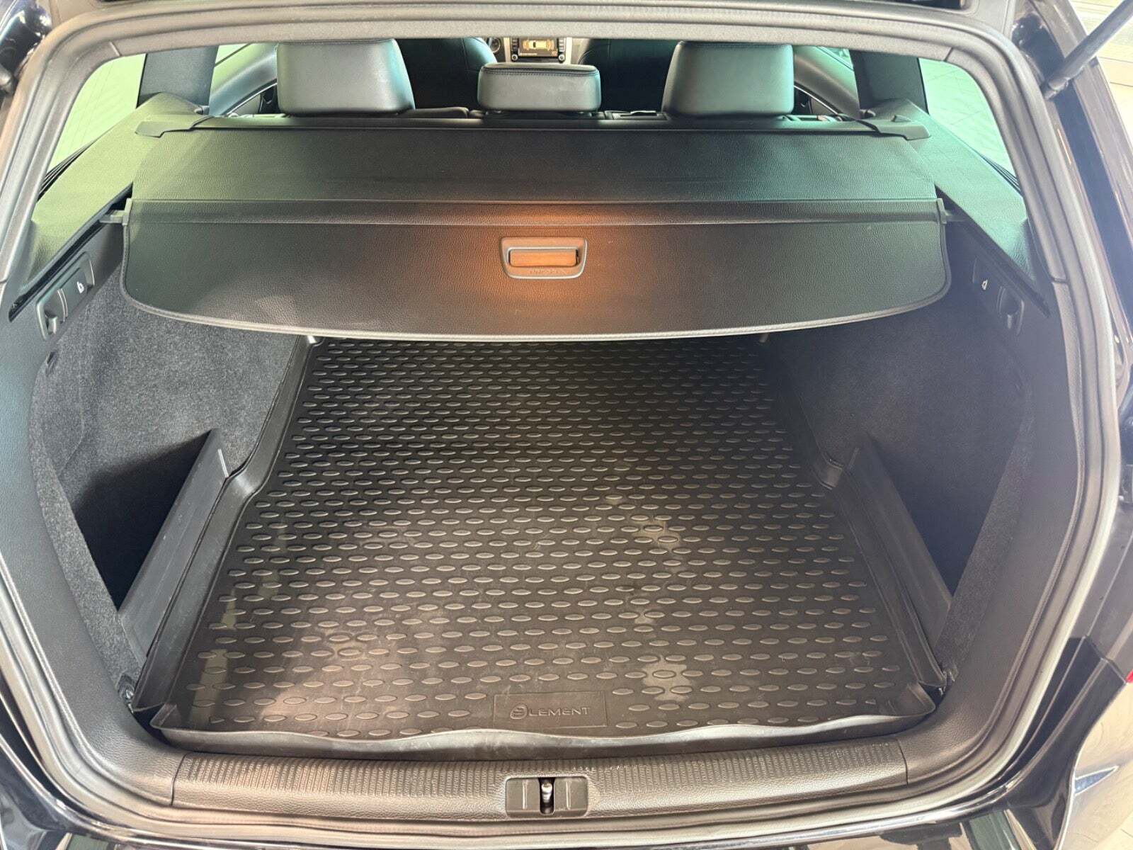 Sort VW Passat fra 2012