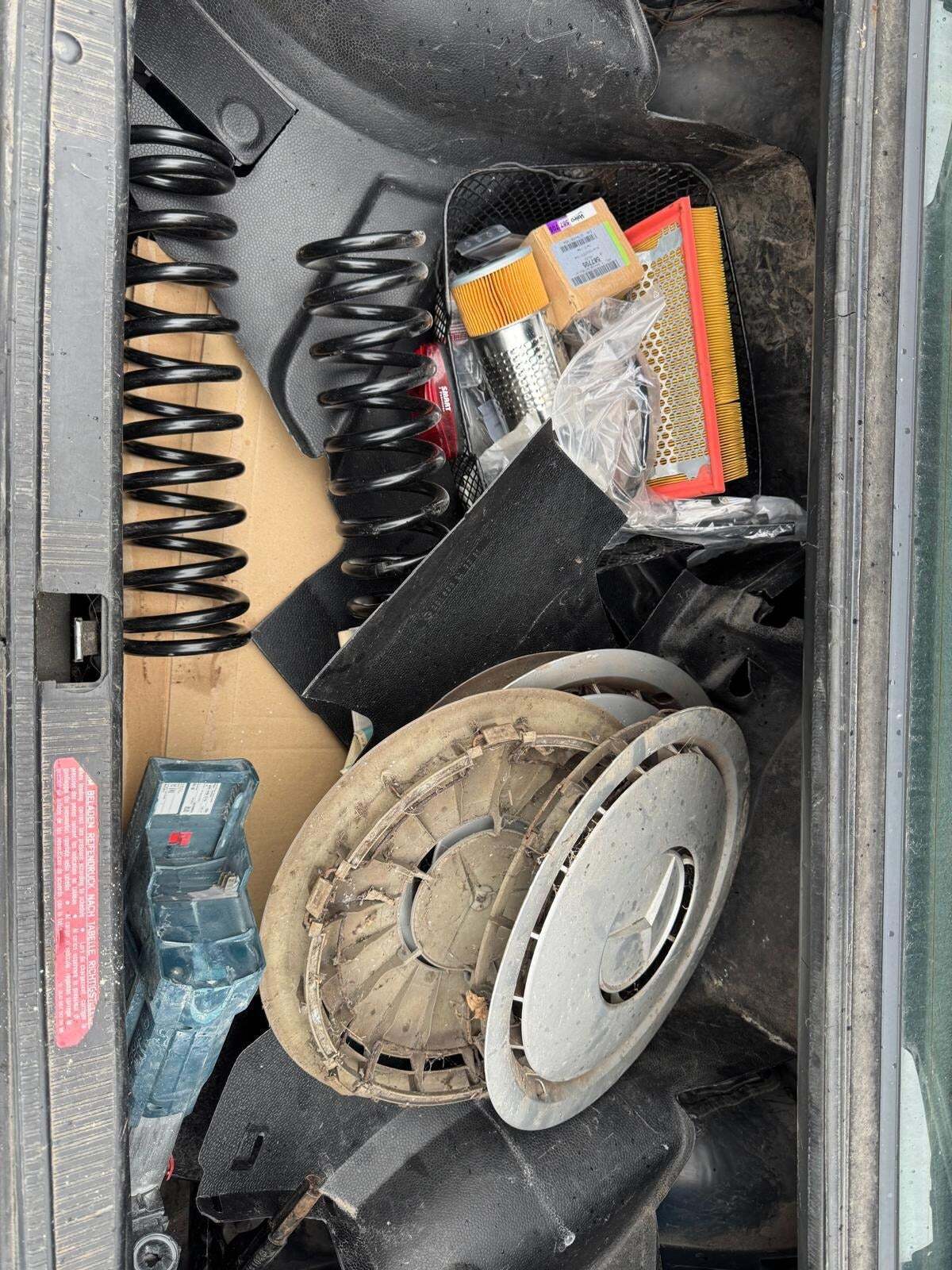 undefined Mercedes 190 fra 1987 set udefra