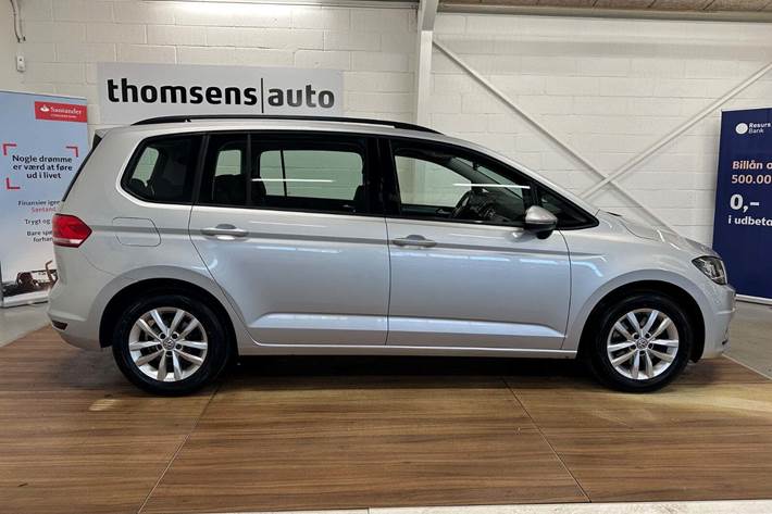 Sølv VW Touran fra 2016