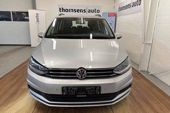 Sølv VW Touran fra 2016