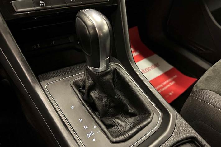 Sølv VW Touran fra 2016