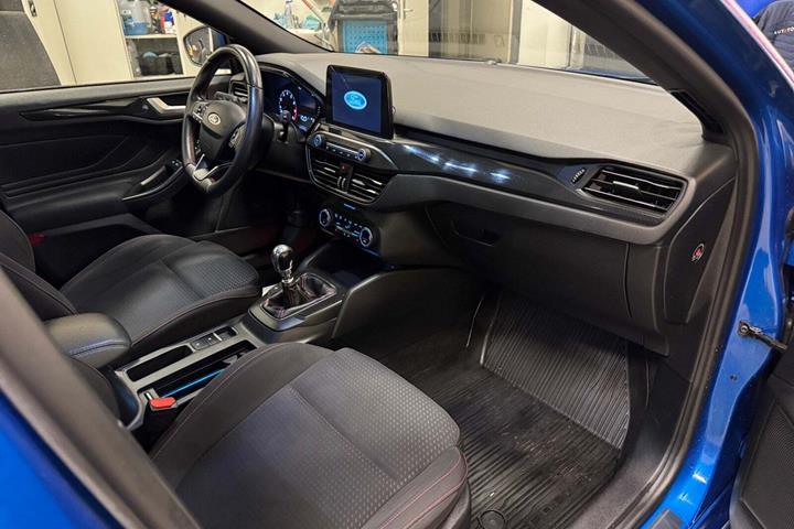 Blå Ford Focus fra 2019