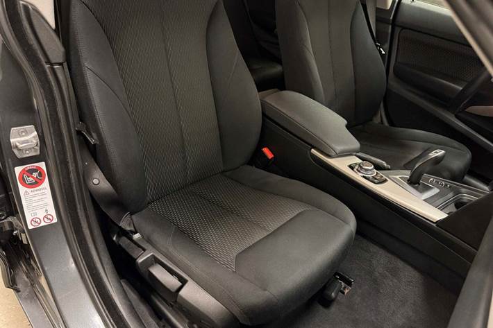 Grå BMW 320d fra 2014