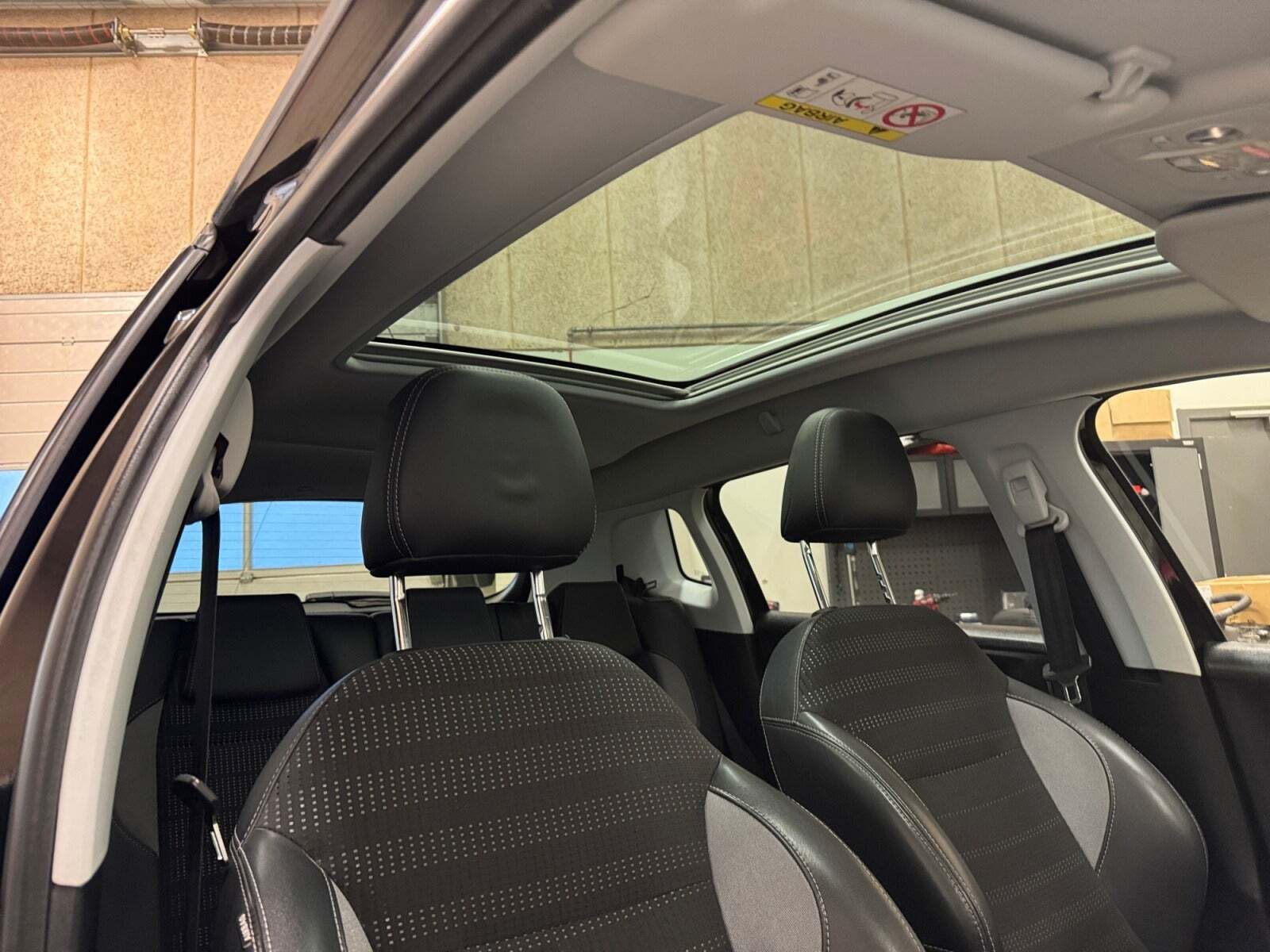 Sort Peugeot 2008 fra 2017