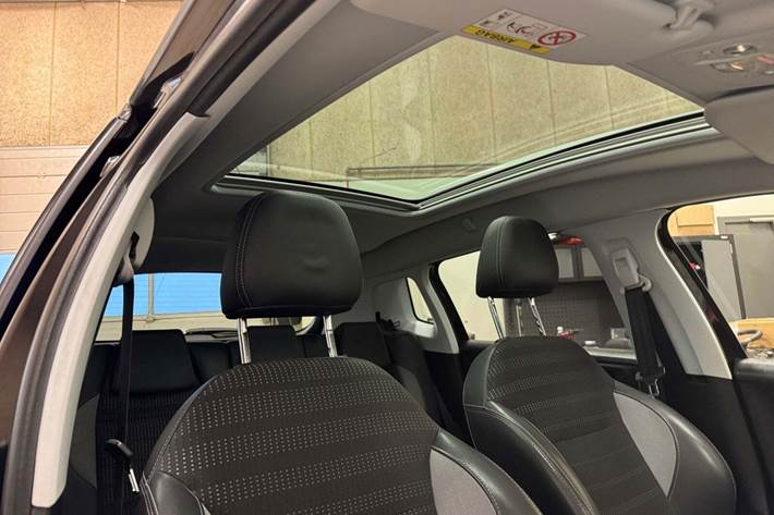 Sort Peugeot 2008 fra 2017