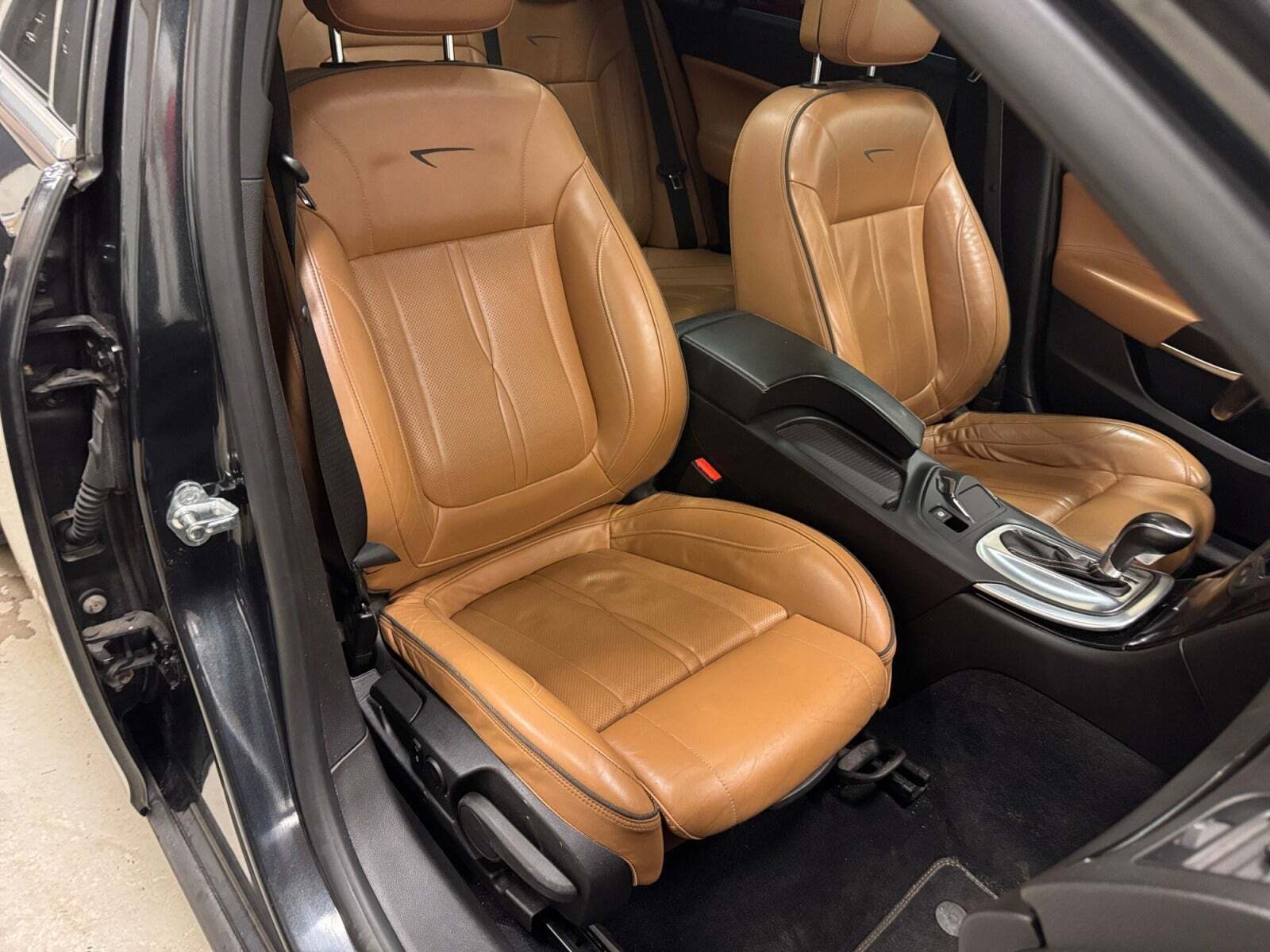 Sort Opel Insignia fra 2014