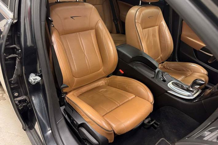 Sort Opel Insignia fra 2014