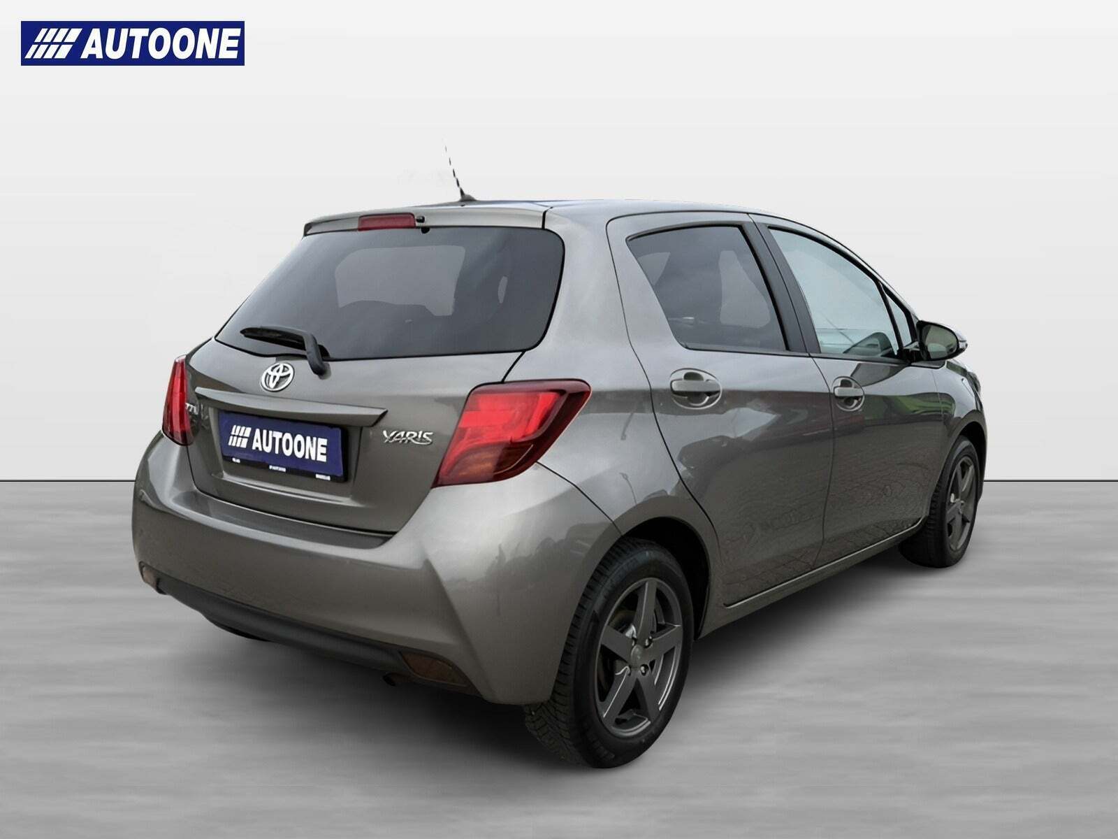 Sort Toyota Yaris fra 2015