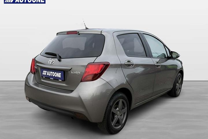 Sort Toyota Yaris fra 2015