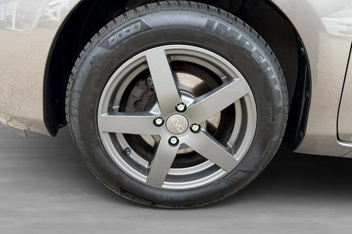 Sort Toyota Yaris fra 2015