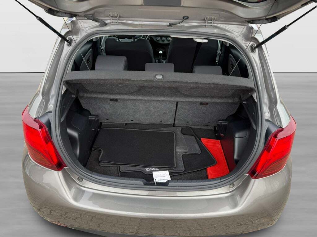 Sort Toyota Yaris fra 2015