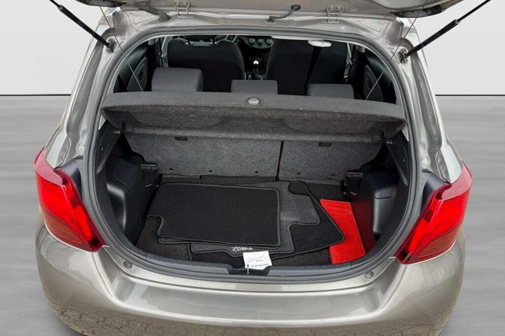 Sort Toyota Yaris fra 2015