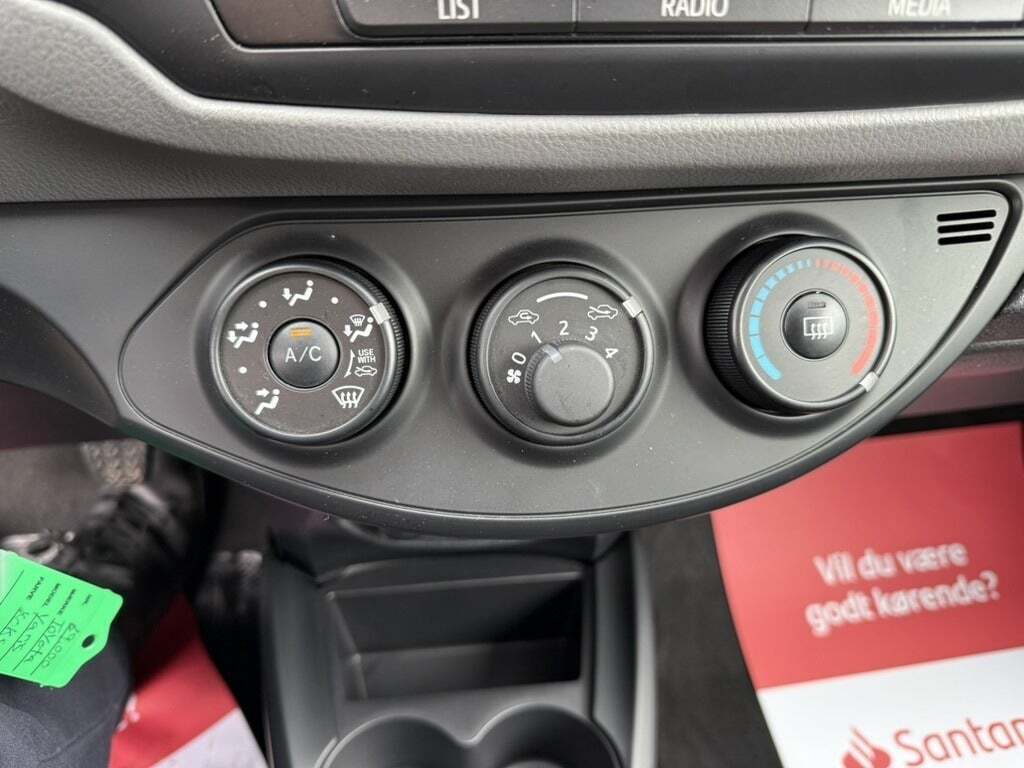 Sort Toyota Yaris fra 2015