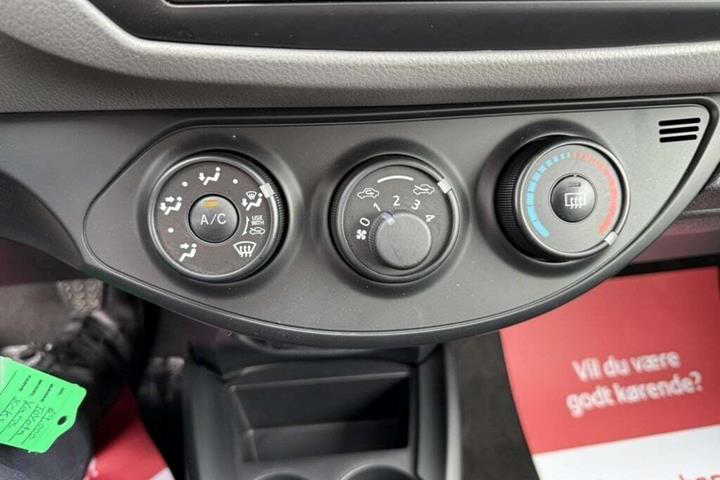 Sort Toyota Yaris fra 2015