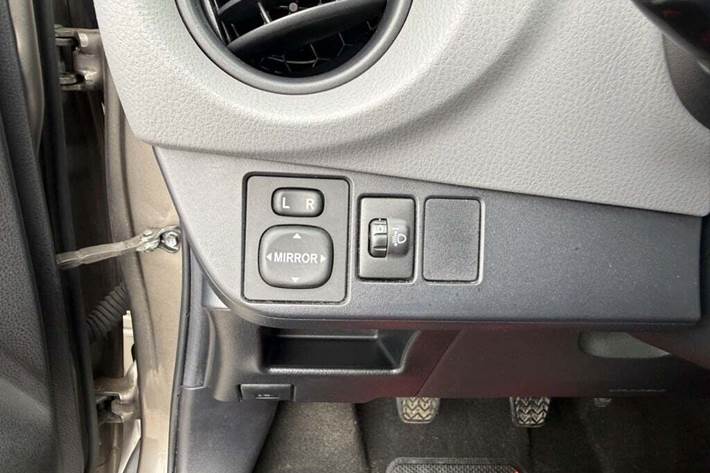 Sort Toyota Yaris fra 2015