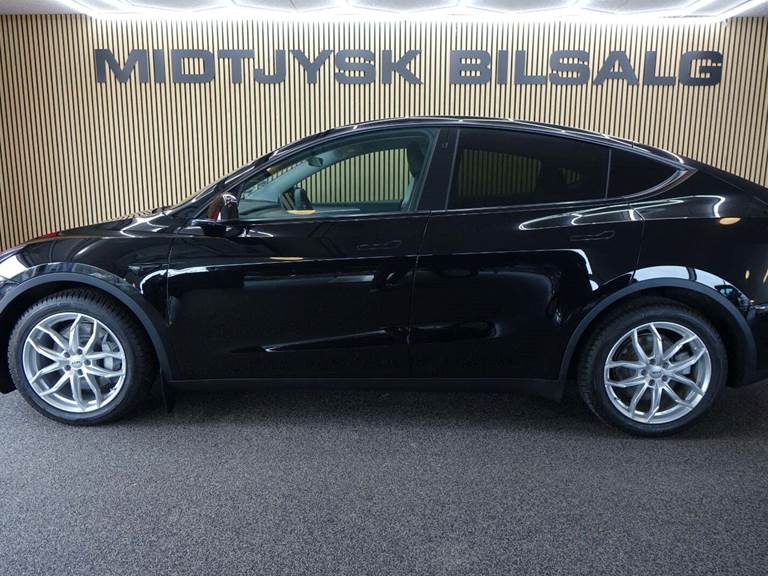 Tesla Model Y Long Range AWD
