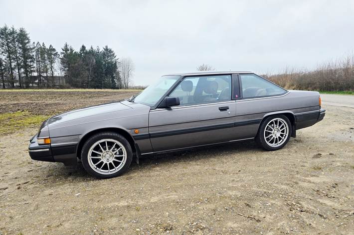 Brun Mazda 929 fra 1984