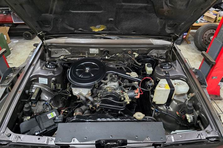 Brun Mazda 929 fra 1984