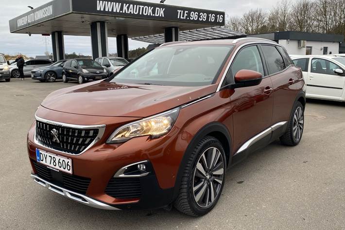 Brun Peugeot 3008 fra 2019 set udefra