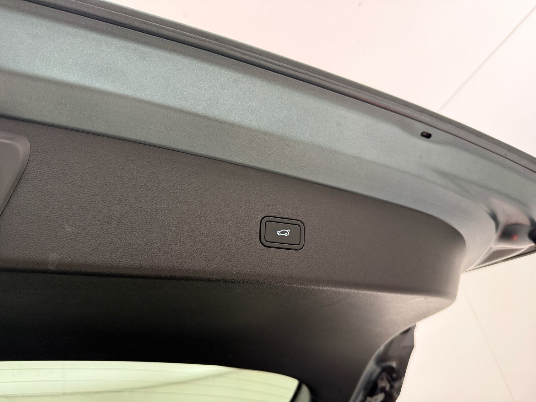 Grøn Xpeng G9 fra 2024