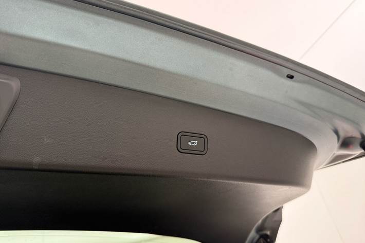 Grøn Xpeng G9 fra 2024