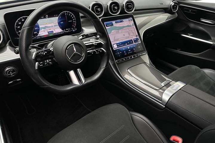 Blå Mercedes C300 e fra 2021