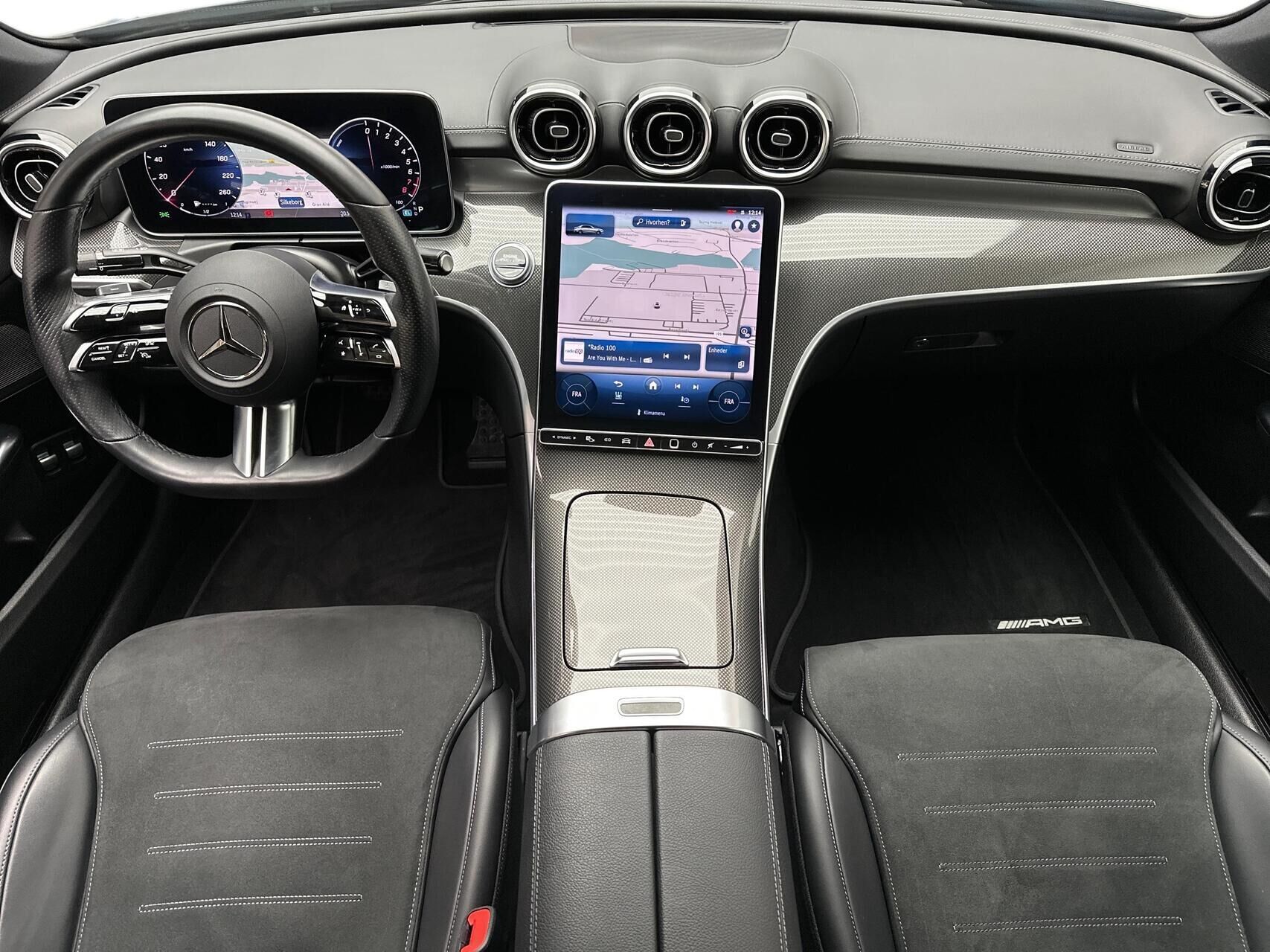 Blå Mercedes C300 e fra 2021