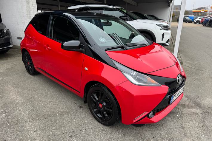 Rød Toyota Aygo fra 2017