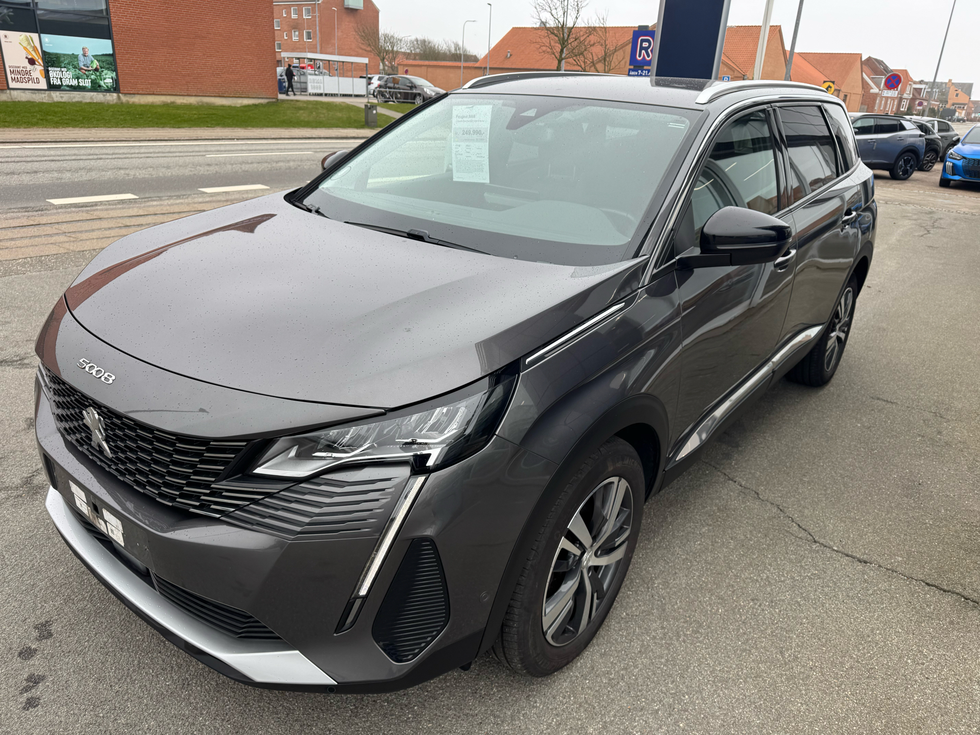Grå Peugeot 5008 fra 2022