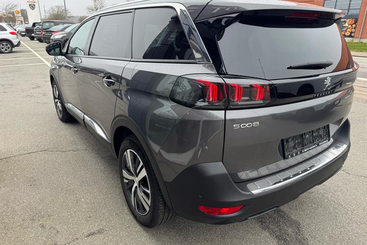 Grå Peugeot 5008 fra 2022