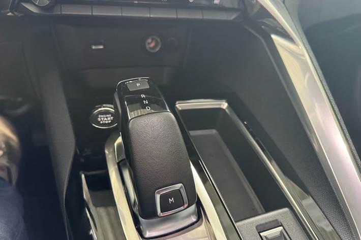 Grå Peugeot 5008 fra 2022